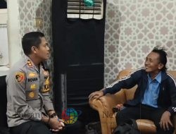Tidak dapat Bus di Terminal Orang tua sedang Sakit, Bapak Jariman Dibantu Polres Gresik Pulang Kampung ke Panceng