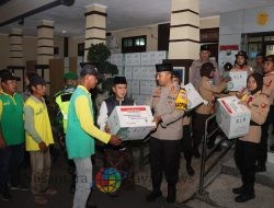 Ketua PCNU Kota Kediri Apresiasi Kepedulian Polisi Berbagi 1000 Paket Lebaran Untuk Warga