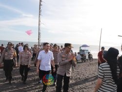 Libur Lebaran Kapolres Jember dan Jajaran Patroli Dialogis di Lokasi Wisata
