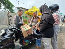 Bantu Pemudik Kehabisan Bensin, Polisi di Kota Kediri Tuai Pujian