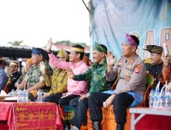 Ribuan Warga Ikuti Pawai Budaya, Bupati Dompu Apresiasi Antusias Masyarakat