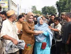 Pemkab Sidoarjo Normalisasi Afvoer Bono Desa Pepelegi, PKL Beri Jalan Alat Berat Untuk Masuk