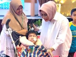 Fatma Gus Ipul Sapa dan Beri Bantuan Anak-Anak Penyandang Penyakit Langka