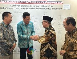 Raih Nilai UKBI Tertinggi, Kabupaten Sidoarjo Terima Penghargaan UKBI Kabupaten Tingkat Nasional