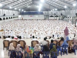 Murniati Mukhlisin Motivasi 1.600 Santriwati di Pesantren Ar-Raudlatul Hasanah