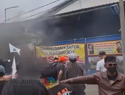 Ratusan Massa Demo CV Sentosa Seal Surabaya, Tuntut Pengembalian Ijazah Karyawan