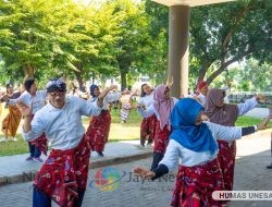 Civitas Unesa Peringati Hari Tari Sedunia dengan Menari Bersama