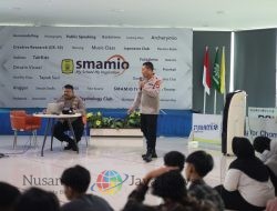 Polres Gresik Gelar Edukasi Keselamatan Berkendara dan Bahaya Narkoba bagi Pelajar di Pesantren
