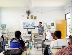 Rayakan Hari Pendidikan Nasional 2025, ICONNET & Srikandi PLN Icon Plus Jatim Gelar Aksi Mengajar dan Donasi di SMK Nurul Huda Tulangan