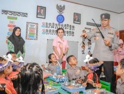 Wujudkan Asta Cita, Polres Ngawi Berbagi Makanan Bergizi dan Susu di Taman Kanak – kanak