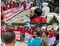 Maraknya Rokok Ilegal di Sumut, KAMMI dan IMM Demo Desak Evaluasi Kinerja Kakanwil Bea Cukai