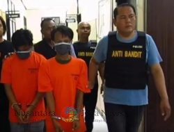 Sadis! Bocah Main Game di Pinggir Jalan Dijambret, Dua Pria Ini Sudah Lima Kali Beraksi di Surabaya