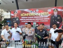Sebanyak 716 Botol Miras Berhasil Disita Pihak Kepolisian di Jombang