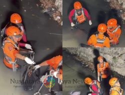 Warga Geger! Jenazah Lansia Ditemukan Mengapung di Sungai Jalan Raya Menur Surabaya