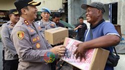 Sambut Hari Bhayangkara ke-79, Polres Pelabuhan Tanjung Perak Gelar Baksos Untuk Paguyuban Bentor dan Tenaga Kuli Bongkar Muat