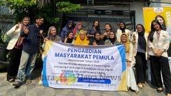Pelatihan Digital Marketing Tim Dosen Stikosa AWS di Kampung Kue Rungkut