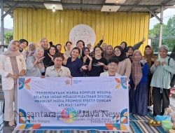 Mahasiswa Stikosa-AWS Latih Mama-Mama TWS Surabaya Membuat Media Promosi Digital Lewat Aplikasi Canva