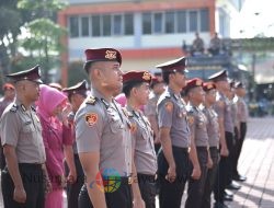 Kapolres Gresik Pimpin Upacara Korp Raport Kenaikan Pangkat di Mapolres Gresik, 59 Anggota Naik Pangkat