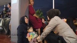 Beri Trauma Healing, Polwan Polresta Banyuwangi Dampingi Korban Selamat KMP Tunu Pratama Jaya