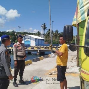 Satpolairud Polres Dompu Intens Laksanakan Pengamanan Bongkar Muat Barang Di Pelabuhan Calabai