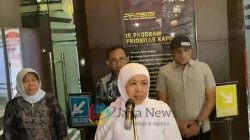 Diperiksa KPK Selama 8 Jam, Khofifah Tegaskan Tak Ditanya soal Nilai Dana Hibah: “Gak Onok Pertanyaan Nilai”