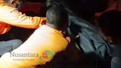 Petugas Gabungan Evakuasi Jenazah Perempuan Pengendara Motor di Jalan Sidotopo Wetan