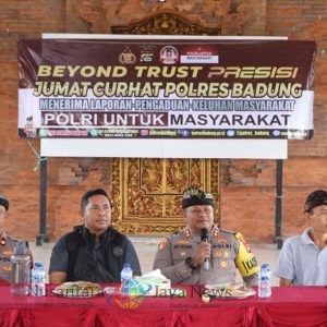 Kapolres Badung Gelar Jumat Curhat di Desa Darmasaba: Dengarkan Keluhan Warga, Tegaskan Komitmen Jadikan “Desa Perubahan”