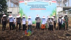 Dukung Swasembada Pangan, Polres Pasuruan Tanam Jagung Serentak Bersama Santri Ponpes Sabilunnajah