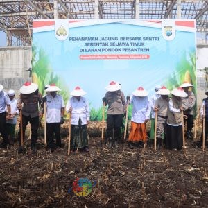 Dukung Swasembada Pangan, Polres Pasuruan Tanam Jagung Serentak Bersama Santri Ponpes Sabilunnajah