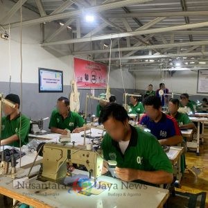Tingkatkan Keterampilan, Warga Binaan Lapas Batang Mulai Pengerjaan Pesanan ke-29 Baju Koko dari DMA Collection Pekalongan