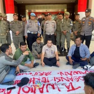 Sempat Memanas, Massa Aksi “Copot Rio” Berhasil Masuk Ke Kantor Walikota Medan