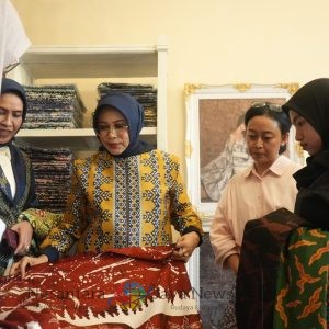 Semarak HUT Kemerdekaan ke-80 RI, Istri Menteri Sosial Apresiasi Pemberdayaan Disabilitas Mitra Binaan TJSL PLN di Aora Wistara Surabaya