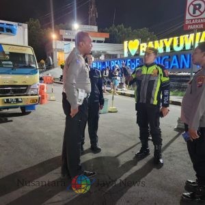 Libatkan Personel Gabungan,Kapolresta Banyuwangi Turun Langsung Pimpin Urai Kepadatan di Pelabuhan Ketapang