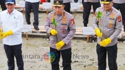 Tanam Mangrove di Kalbar, Kapolri: Jaga Lingkungan untuk Masa Depan Anak-Cucu Kita