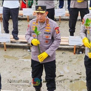 Tanam Mangrove di Kalbar, Kapolri: Jaga Lingkungan untuk Masa Depan Anak-Cucu Kita