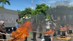 Wali Kota Surabaya Pimpin Pemusnahan 11 Juta Batang Rokok Ilegal, Rugikan Negara Rp10,8 Miliar