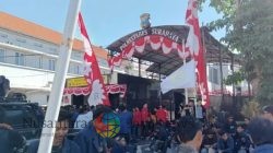 Mahasiswa Surabaya Geruduk Polrestabes, Tuntut Reformasi Total Polri dan Usut Tragedi Kekerasan