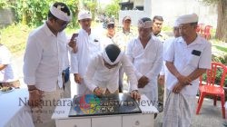 Pujawali di Pura Asem Sari Amerta Jimbaran, Bupati Adi Arnawa Tandatangani Prasasti