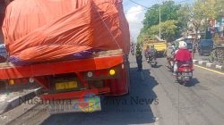 Polres Gresik Tindak Truk Besar Bandel, Langgar Jam Operasional di Jalur Padat