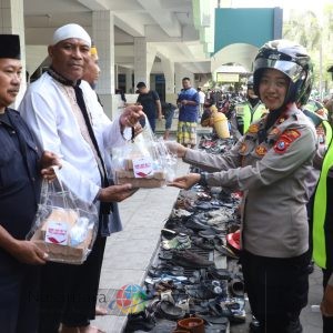 Polwan Polres Pelabuhan Tanjung Perak Gelar Patroli Harkamtibmas dan Jum’at Berkah Rayakan HUT ke-77