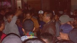 Gegara Pelaku Pengeroyokan Belum Di Tangkap, Keluarga Korban Blokir Jalan, Polsek Woja Cepat Turun Tangan