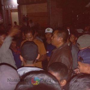 Gegara Pelaku Pengeroyokan Belum Di Tangkap, Keluarga Korban Blokir Jalan, Polsek Woja Cepat Turun Tangan