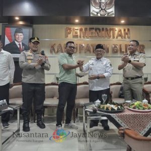 Polres Blitar Sambut Damai Aksi Unjuk Rasa GMNI Blitar dan Konsorsium Pembaharuan Agraria Peringati Hari Tani Nasional 2025