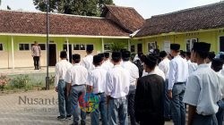 Kapolsek Wonorejo Jadi Pembina Upacara di Yayasan Hidayatul Mubtadiin, Ingatkan Bahaya Kenakalan Remaja
