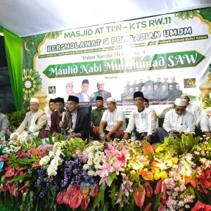 Meriah dan Khidmat, RW 11 Kedinding Tengah Peringati Maulid Nabi dengan Sholawat & Pengajian Umum
