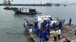 Cepat Dekat dan Bersahabat Ditpolairud Polda Jatim Gelar Perpustakaan dan Klinik Terapung