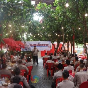 Kapolres Pasuruan Gelar Sambung Roso, Dengarkan Curhatan Anggota di Masjid Merah Pandaan