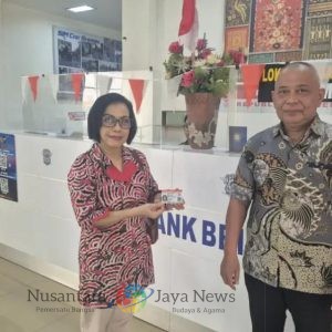 Satpas Colombo Surabaya Meriahkan Hari Batik Nasional, Petugas Layani Pemohon SIM dengan Balutan Batik Nusantara