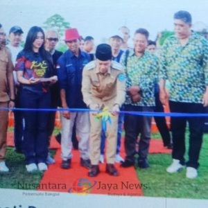 Bupati Dompu Membuka Kontes Bonsai se Pulau Sumbawa di Lapangan Transad Manggelewa