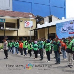 Polres Pelabuhan Tanjung Perak dan Komunitas Ojol Bersinergi Jaga Keamanan Surabaya Melalui Apel Kamtibmas